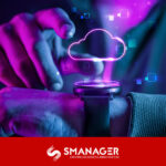 imagem de um braço com relógio e um dedo tocando na tela desse relógio com uma nuvem em cima, em alusão ao futuro da cloud computing