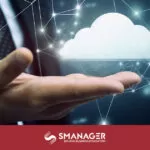 imagem de uma mão com uma nuvem em cima em alusão a escalabilidade em TI